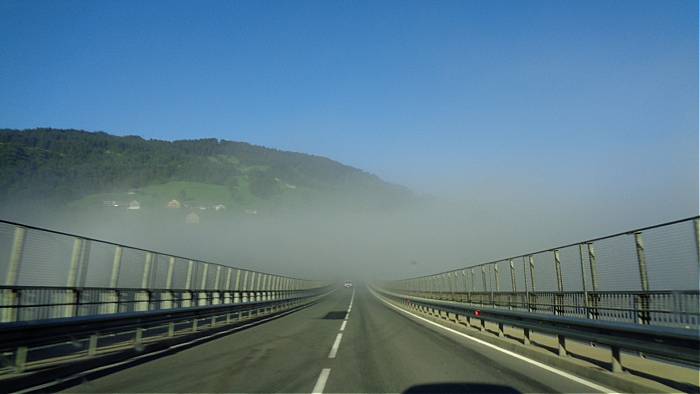Bruecke nebel2